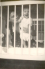1 oktober 1935, 7 en een halve maand oud en achter de tralies